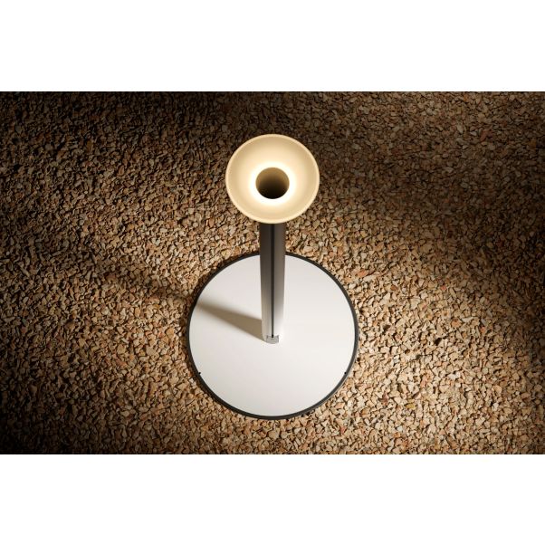 Vista superior da base de pedra do Anamon