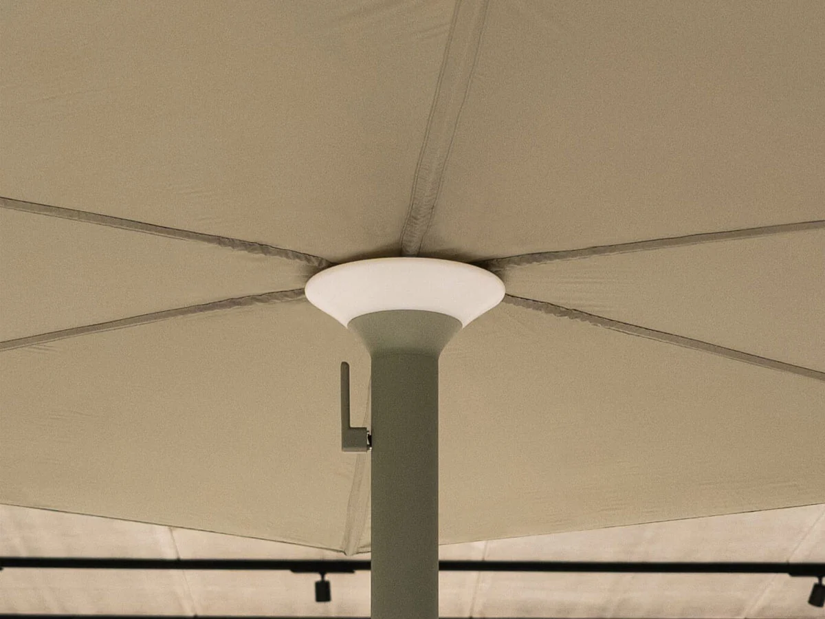 Vista inferior do Anamon mostrando a coroa LED apagada